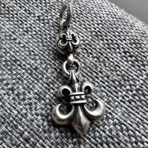 BS Fleur One Ball Charm
