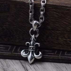 BS Fleur Pendant With Bail
